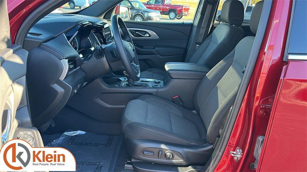 Used 2023 Chevrolet Traverse LT image 16