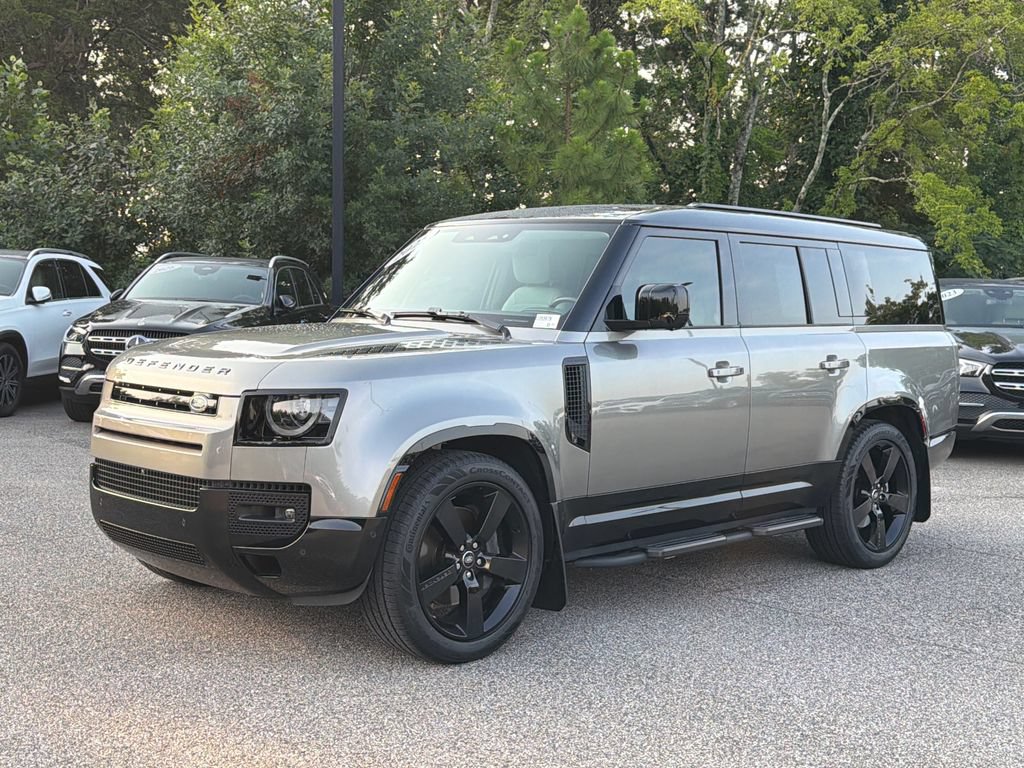 Used 2025 Land Rover Defender 130 X-Dynamic SE AWD/4WD image 5