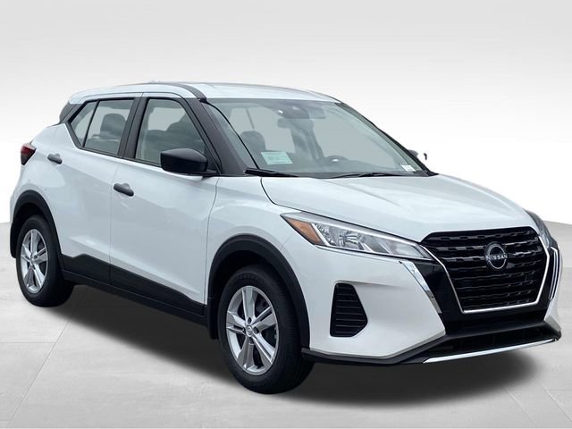New 2025 Nissan Kicks Play S image 1