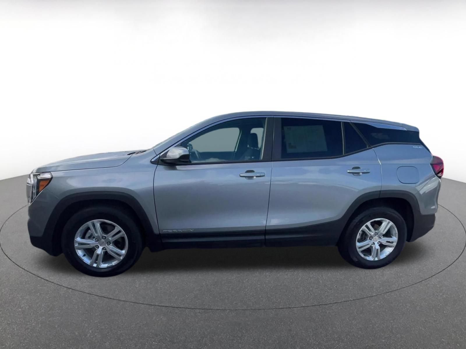 Used 2024 GMC Terrain SLE FWD image 7