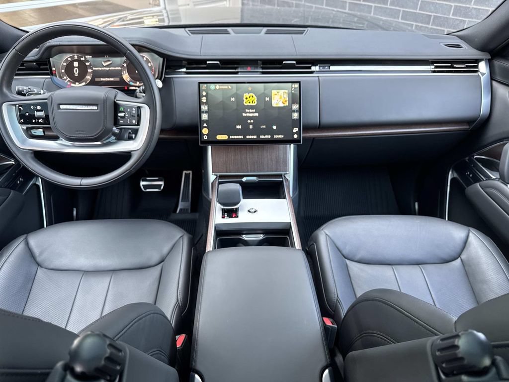 Certified 2025 Land Rover Range Rover SE AWD/4WD image 17