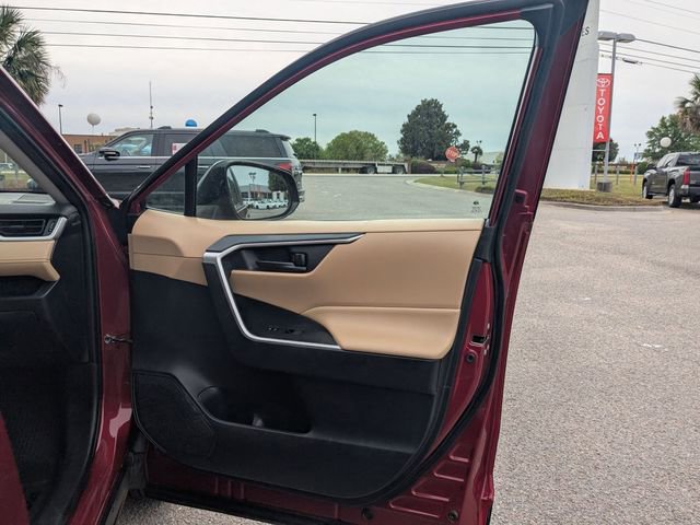 Used 2019 Toyota RAV4 LE FWD image 31