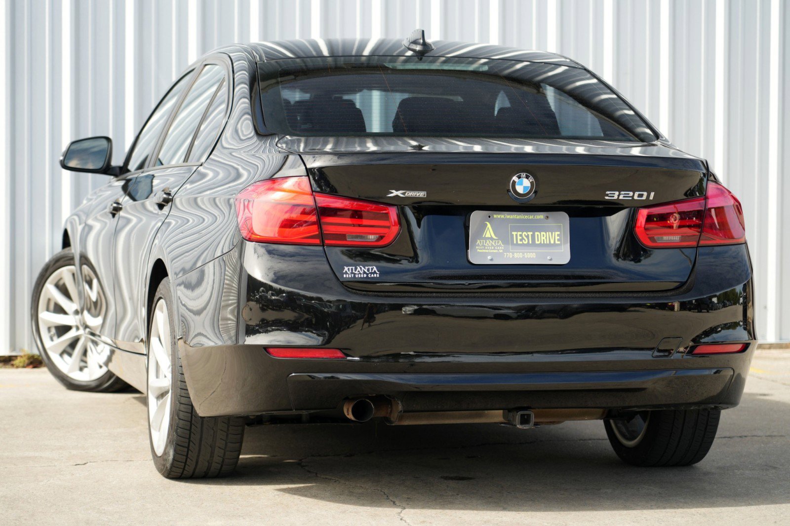 Used 2017 BMW 320i xDrive Sedan image 4