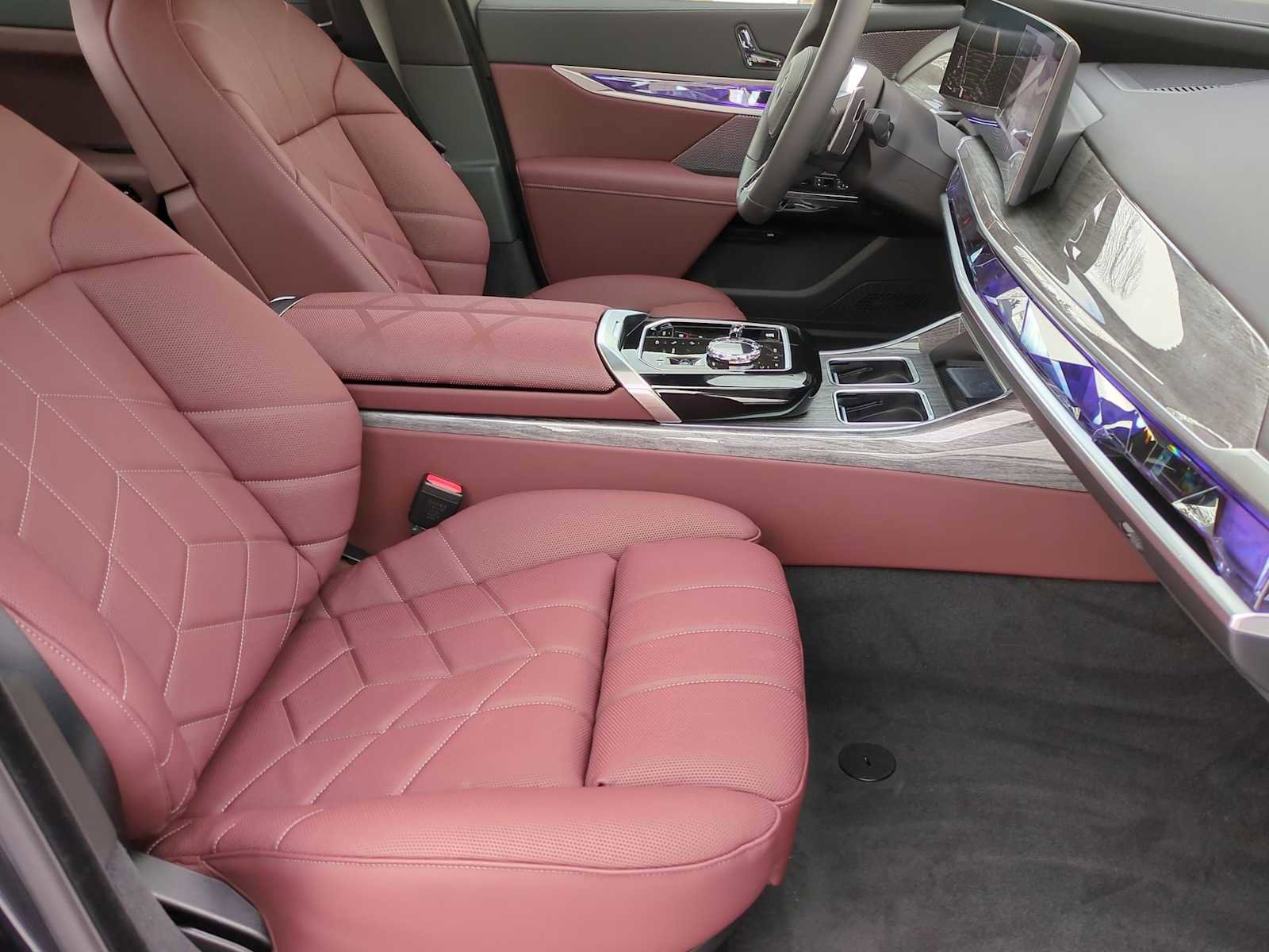 New 2025 BMW 760i xDrive w/ Executive Package image 24