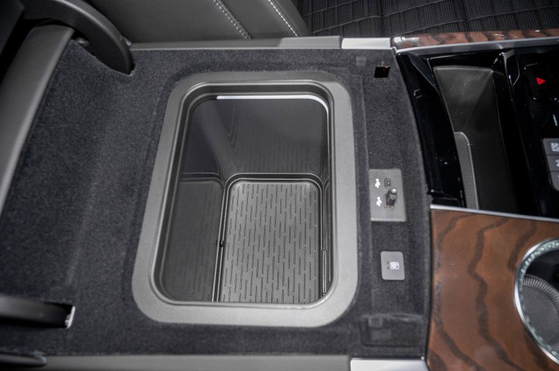 Used 2026 Cadillac Escalade Platinum Sport w/ LPO, ONYX Package AWD/4WD image 28