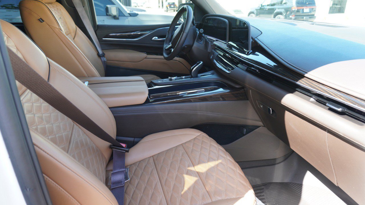 Used 2024 Cadillac Escalade ESV Premium Luxury AWD/4WD image 10