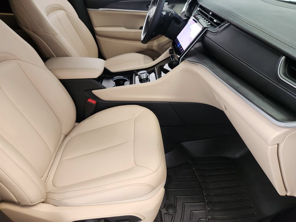 Used 2025 Jeep Grand Cherokee L Limited w/ Black Appearance Package RWD image 14