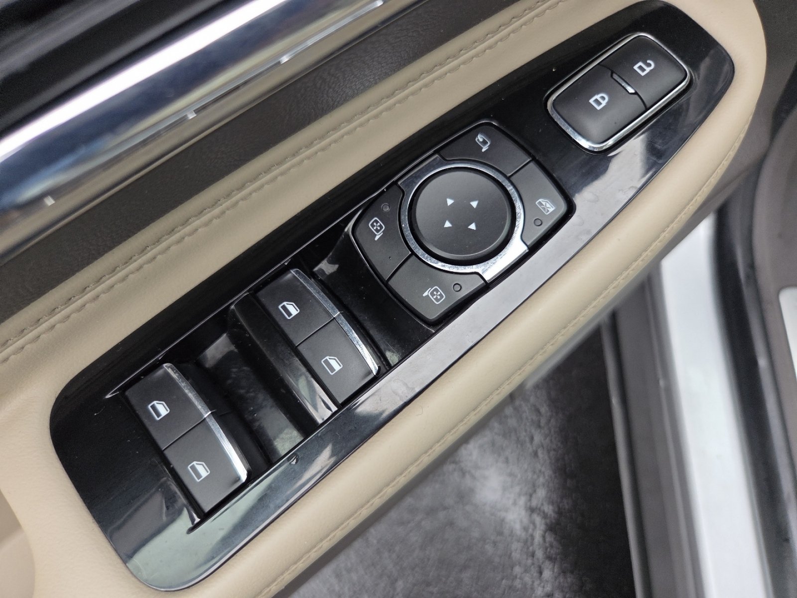 Used 2022 Lincoln Corsair Reserve w/ Elements Package FWD image 29