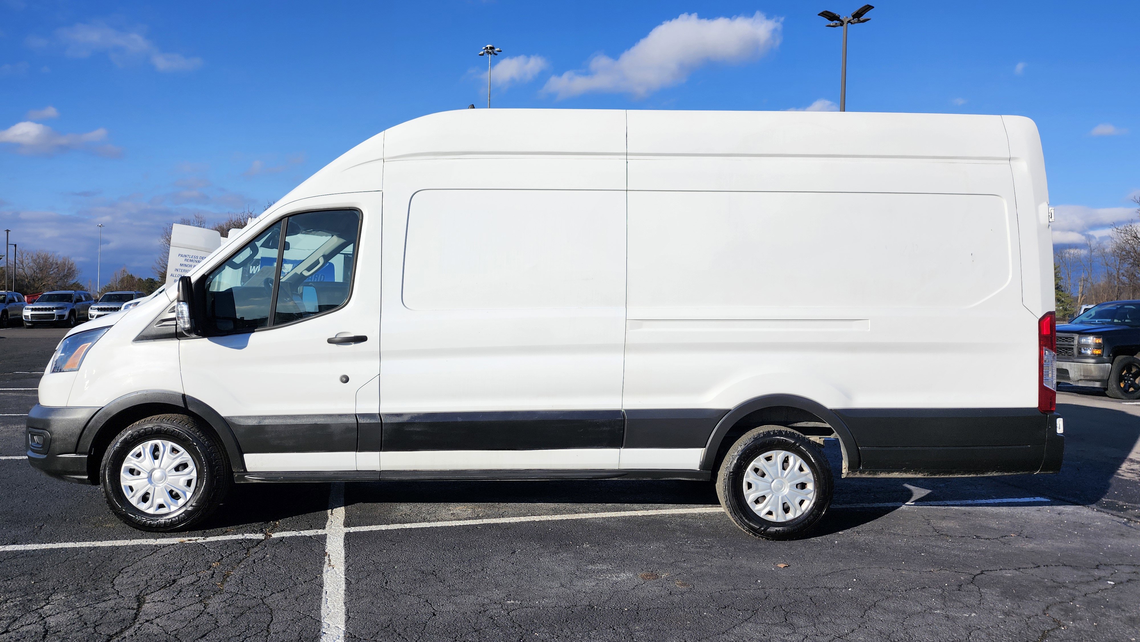 Used 2022 Ford E-Transit 148 High Roof Extended image 12