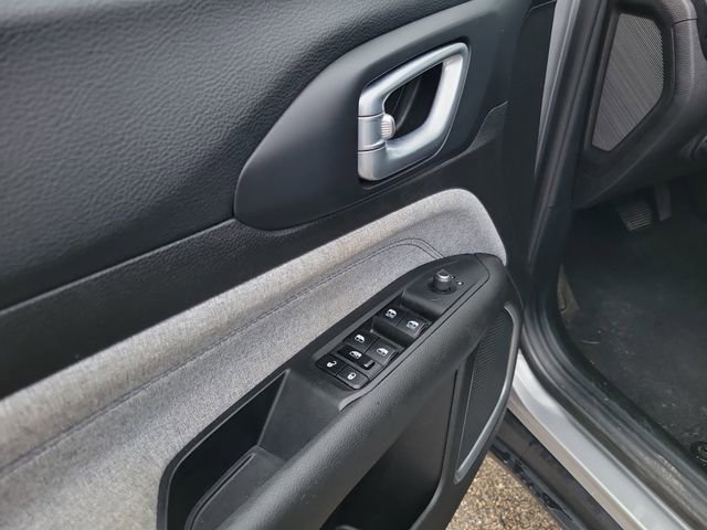 Used 2024 Jeep Compass Latitude w/ Altitude Special Edition image 12