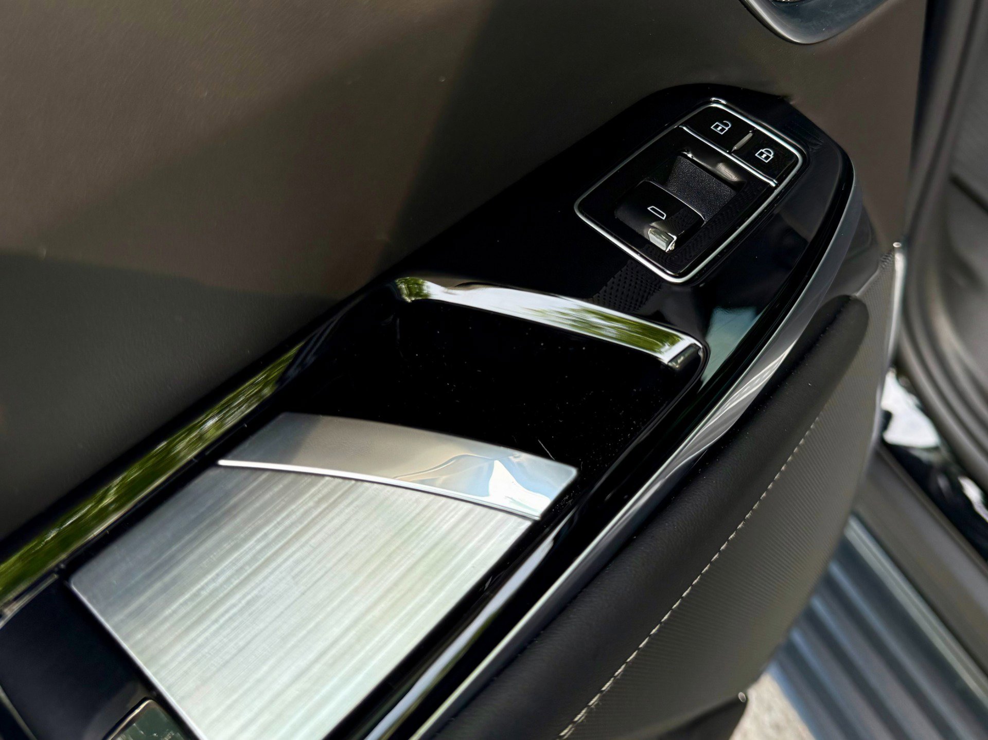 Used 2025 Cadillac Escalade Sport Platinum w/ LPO, ONYX Package image 32