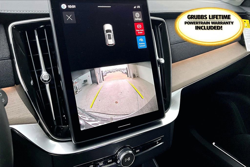 New 2026 Volvo XC90 T8 Core image 25