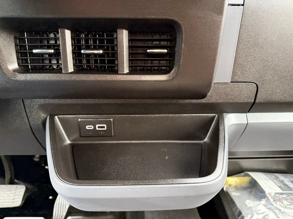 Used 2024 Chevrolet Brightdrop 400 w/ Commercial Equipment Package AWD/4WD image 22