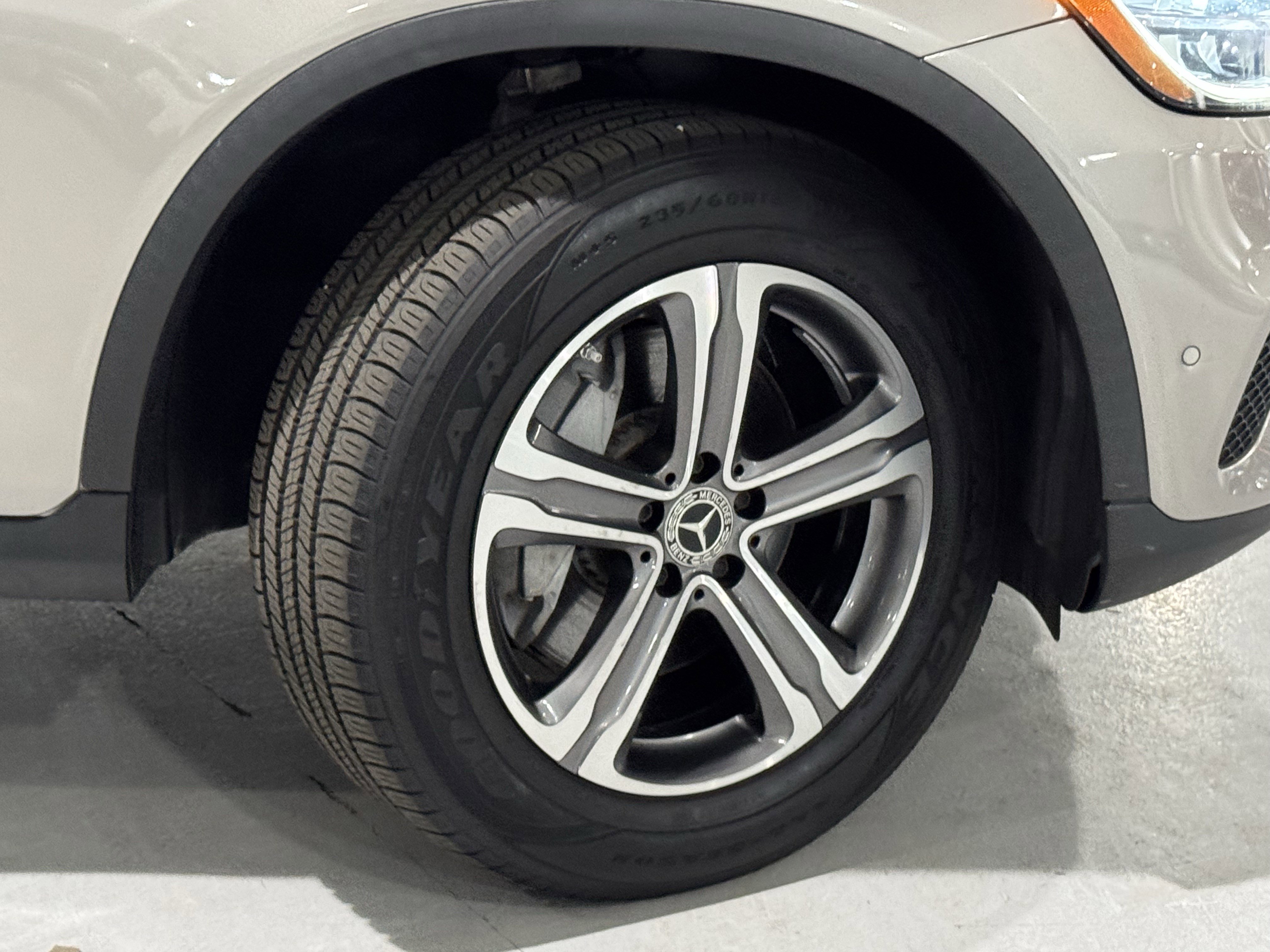 Used 2021 Mercedes-Benz GLC 300 4MATIC w/ Premium Package image 13
