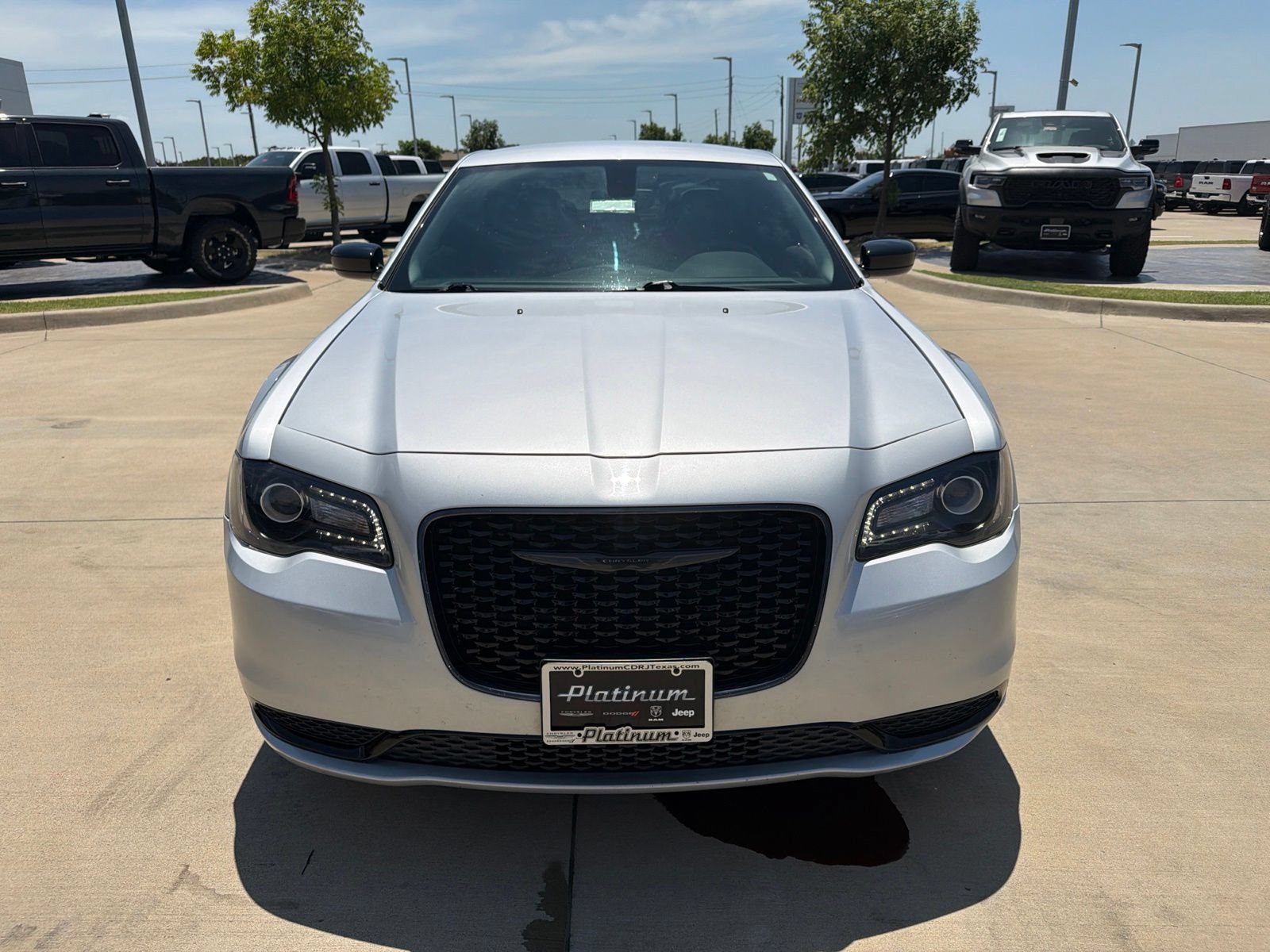 Used 2023 Chrysler 300 Touring w/ Sport Appearance Package RWD image 8