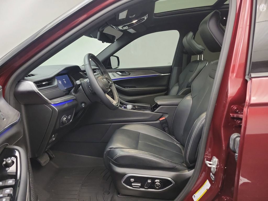 Used 2024 Jeep Grand Cherokee L Overland w/ Advanced Protech Group III image 4