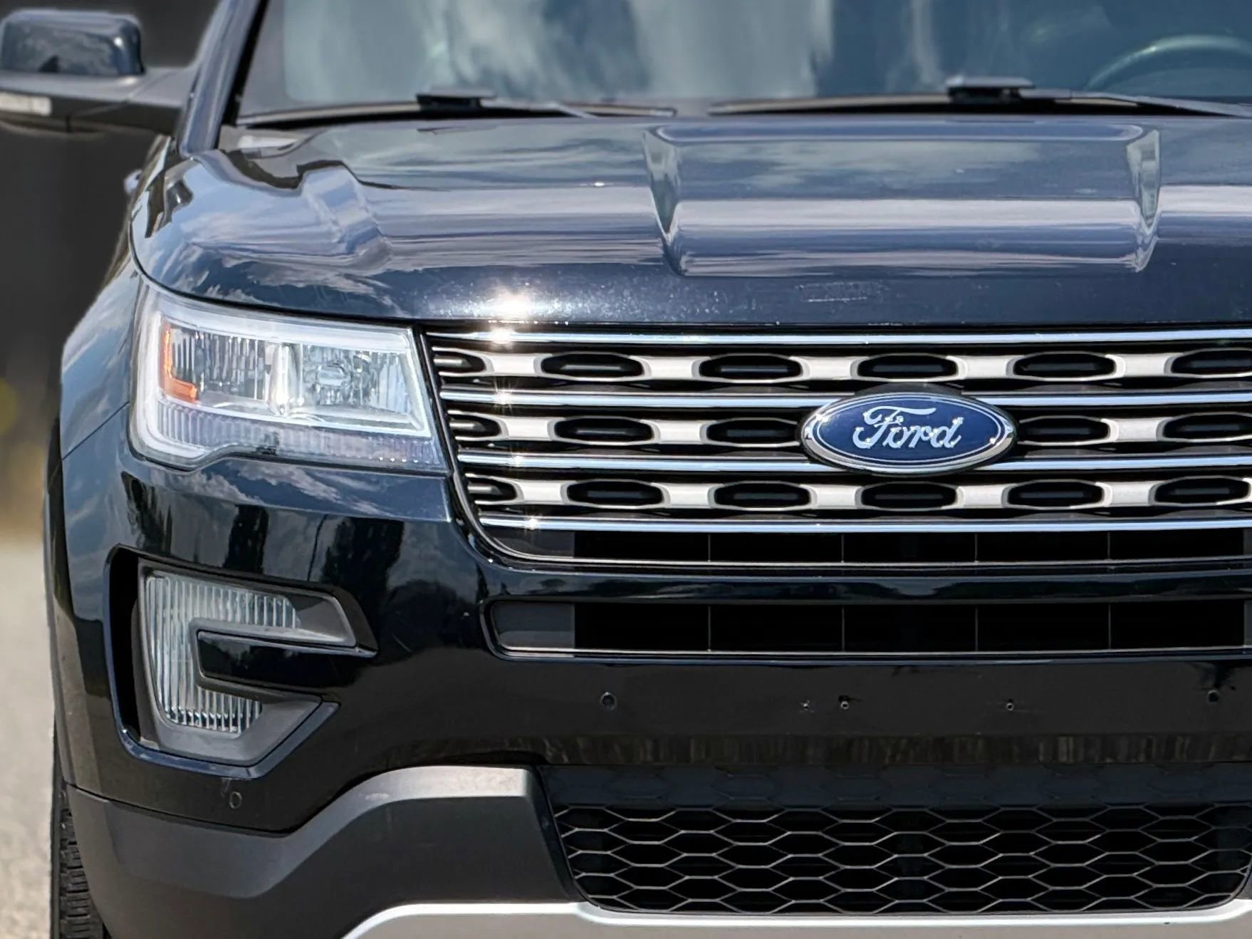 Used 2016 Ford Explorer XLT w/ Equipment Group 202A FWD image 11