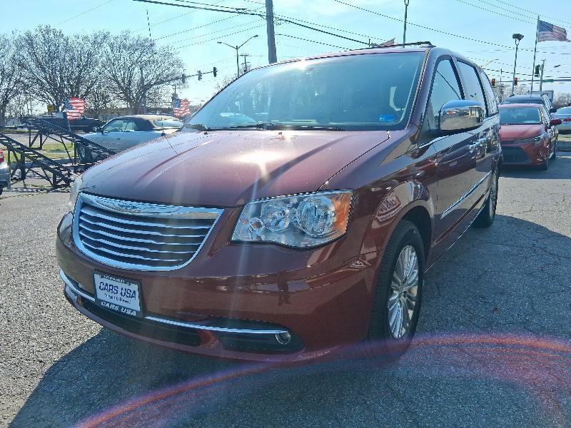 Used 2015 Chrysler Town & Country Touring-L w/ Driver Convenience Group image 4