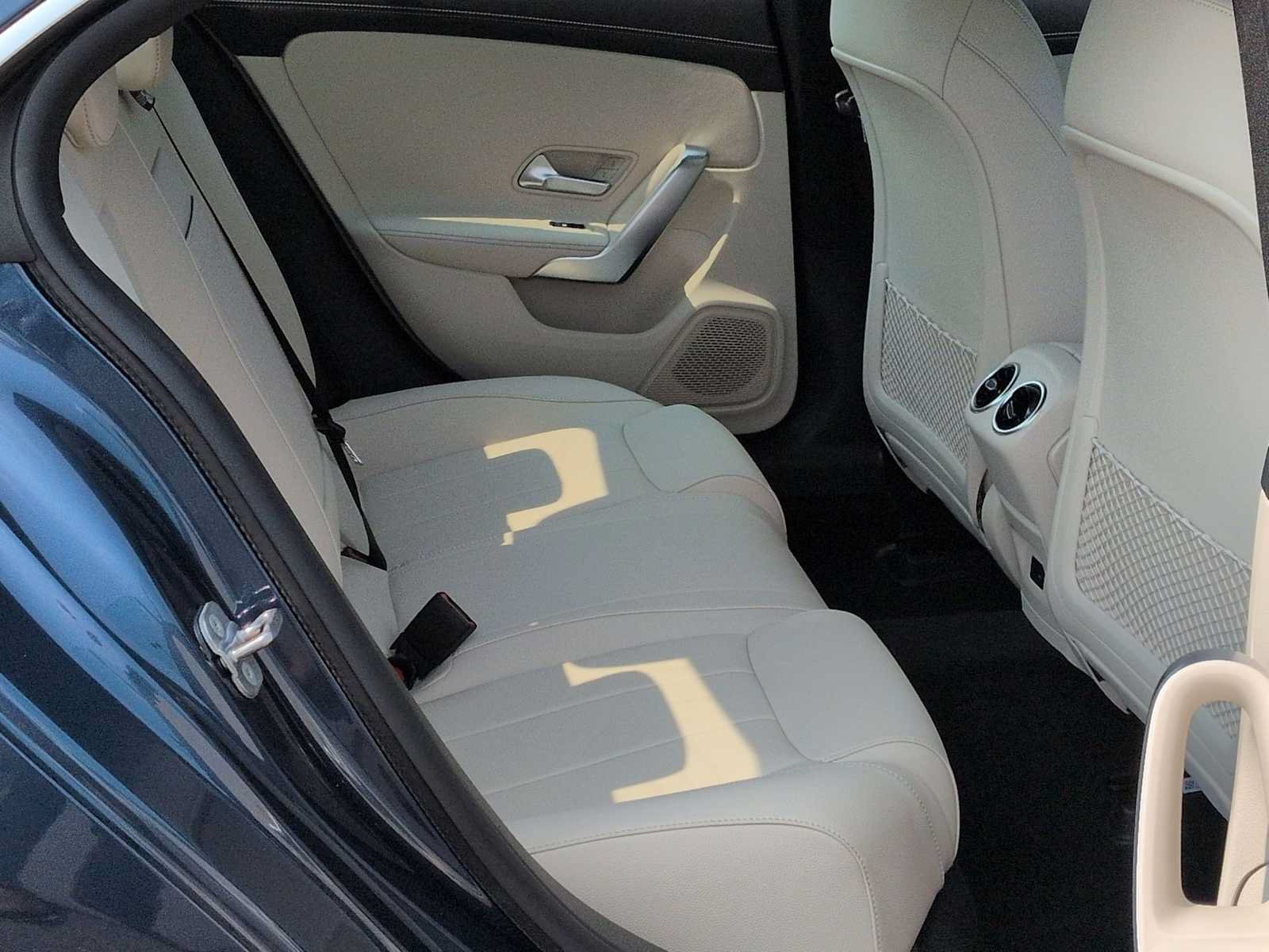 Used 2023 Mercedes-Benz CLA 250 4MATIC image 22