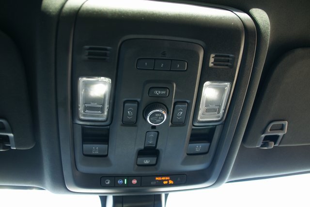 Used 2022 Chevrolet Suburban RST w/ Sport Performance Package image 24