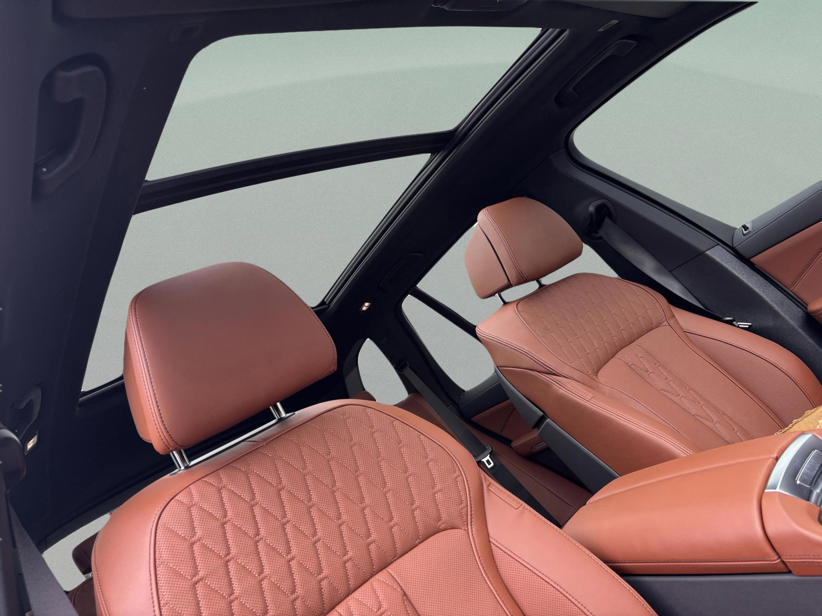 Used 2026 BMW X5 xDrive50e w/ M Sport Package image 17