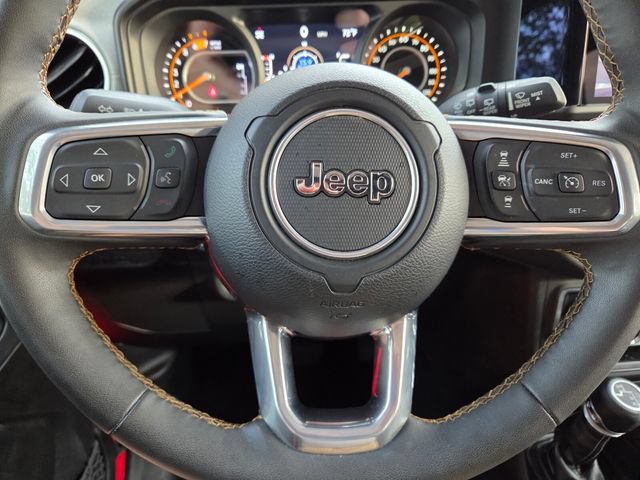 Used 2025 Jeep Wrangler Unlimited Sahara AWD/4WD image 36