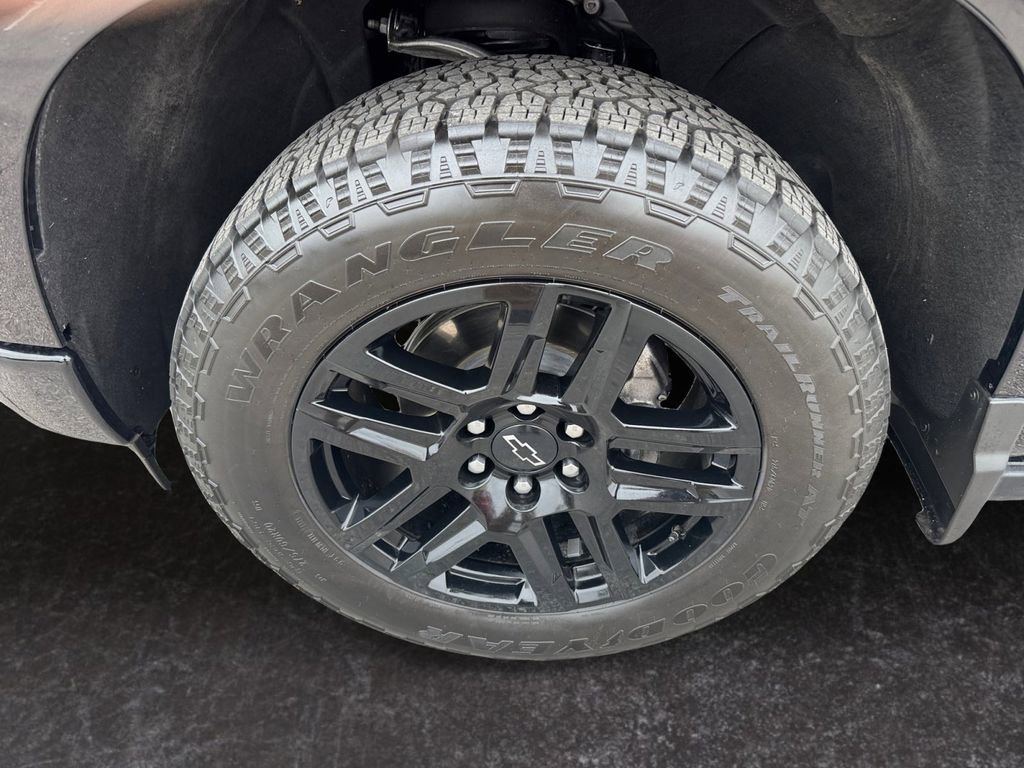 Certified 2025 Chevrolet Silverado 1500 High Country w/ Midnight Edition image 9