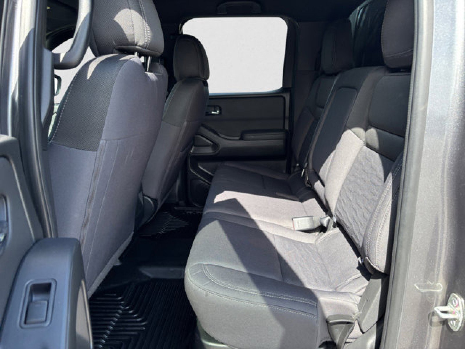 Used 2023 Nissan Frontier SV w/ Midnight Edition Package image 16