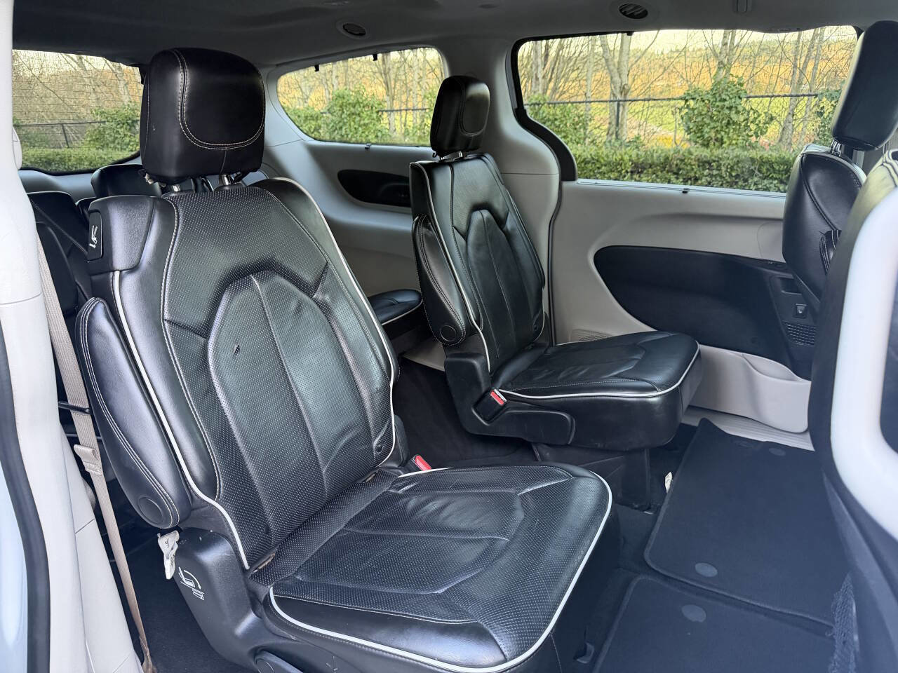 Used 2022 Chrysler Pacifica Limited image 27