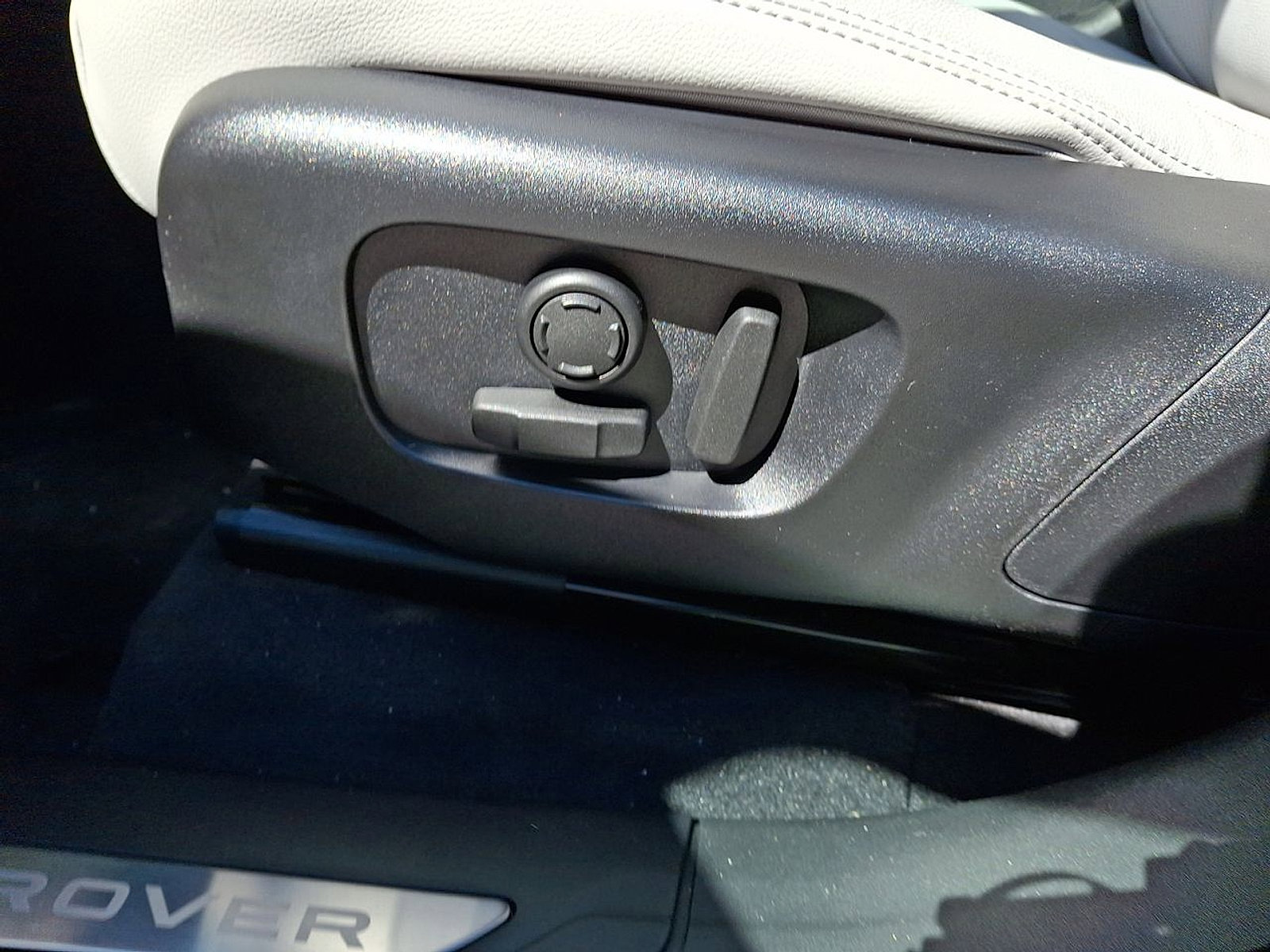 Certified 2026 Land Rover Range Rover Velar S image 18