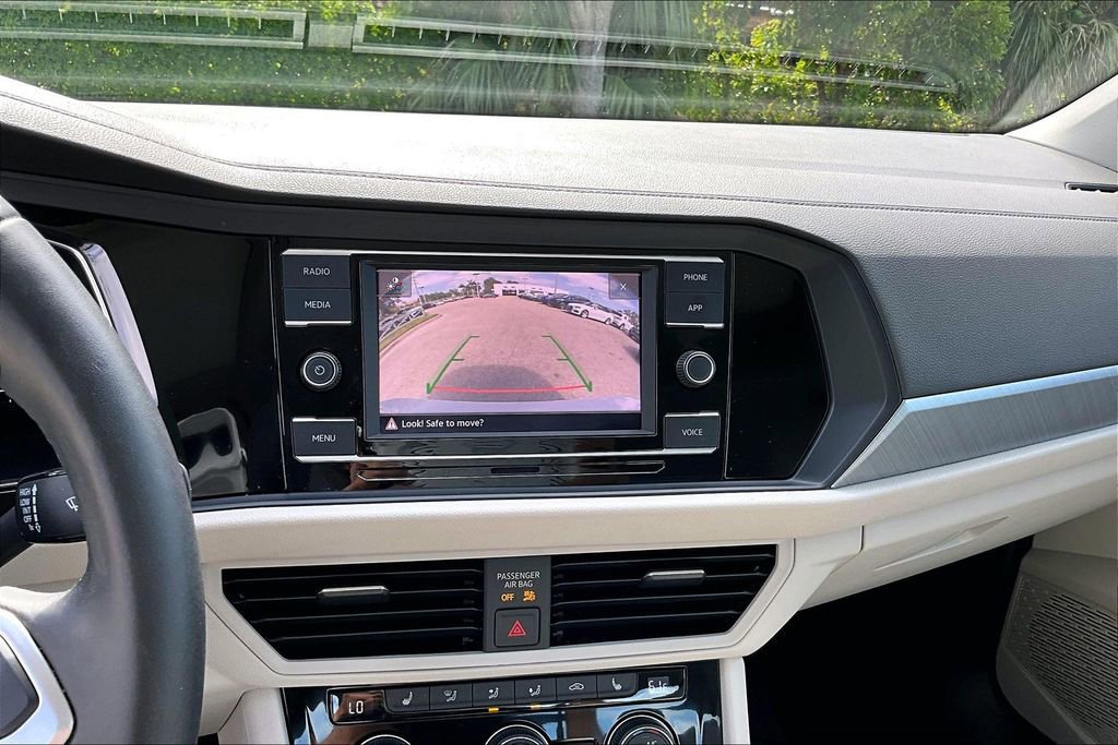 Certified 2023 Volkswagen Jetta SE w/ Panoramic Sunroof Package image 26