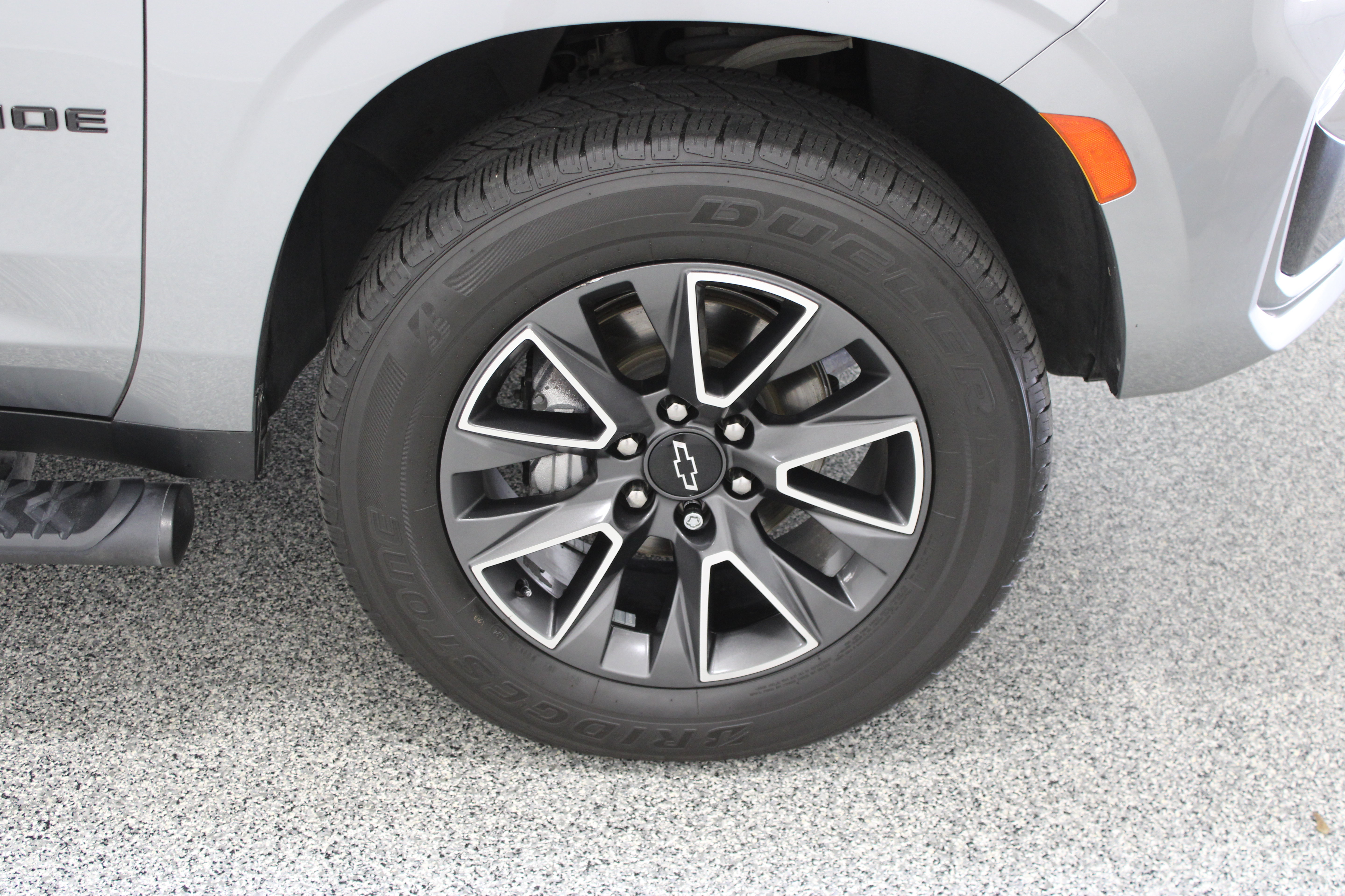 Used 2023 Chevrolet Tahoe Z71 w/ Luxury Package AWD/4WD image 5