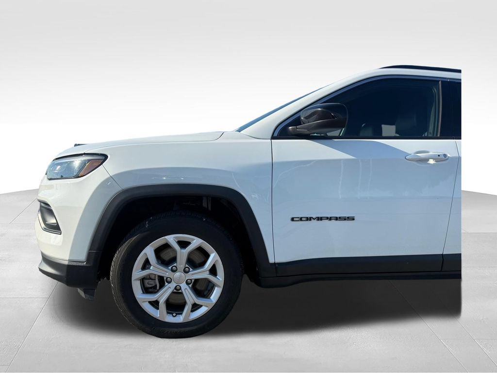 Used 2024 Jeep Compass Latitude AWD/4WD image 23