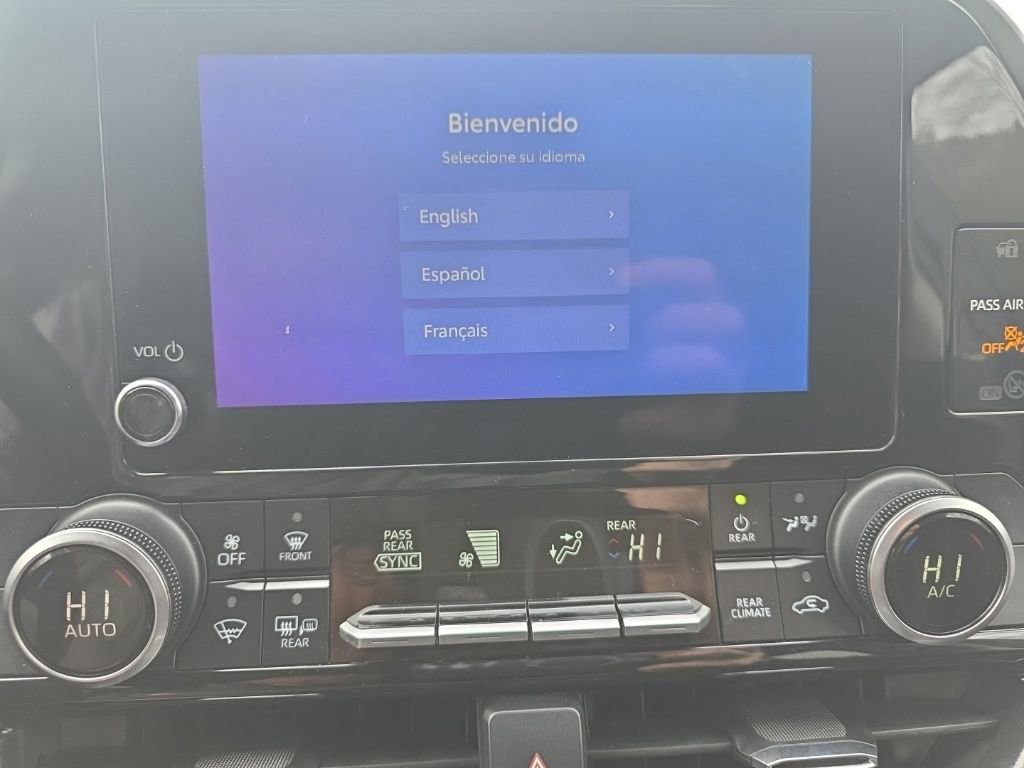 Used 2024 Toyota Highlander LE image 33