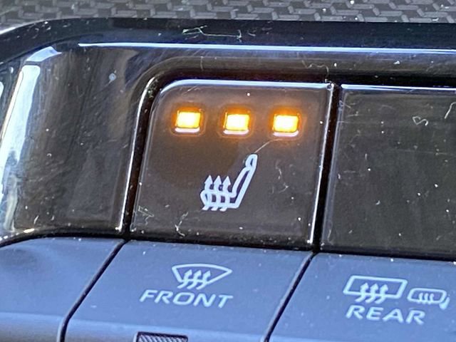 Used 2025 Toyota Prius XLE image 34