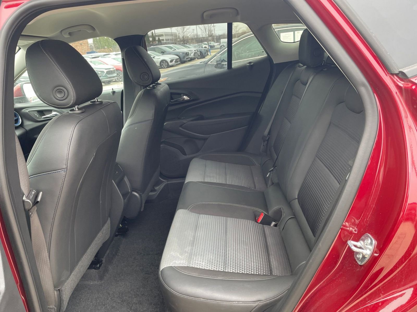 Used 2025 Chevrolet Trax LT w/ LT Convenience Package image 25