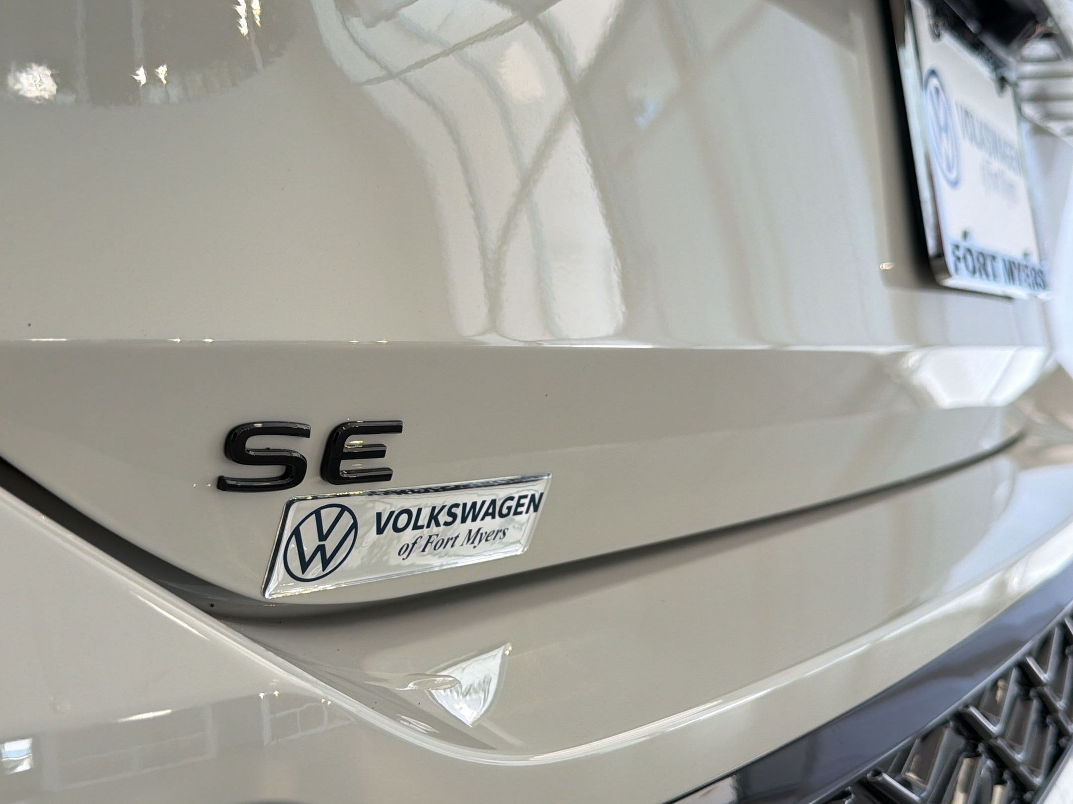 New 2026 Volkswagen Tiguan SE R-Line FWD image 35