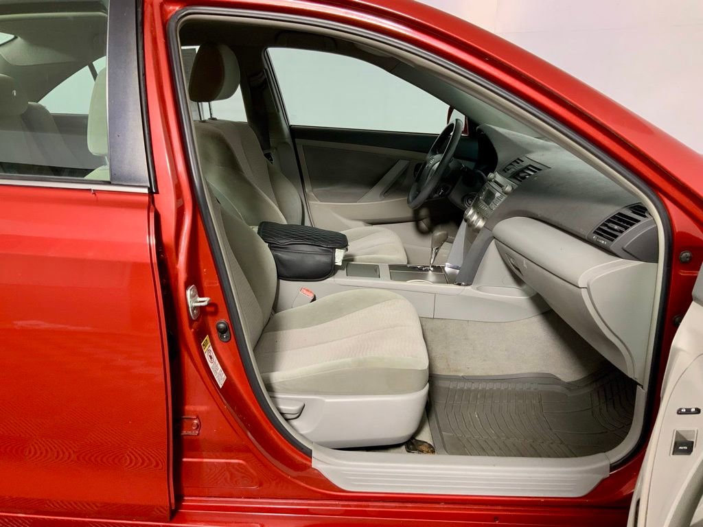 Used 2010 Toyota Camry FWD image 28