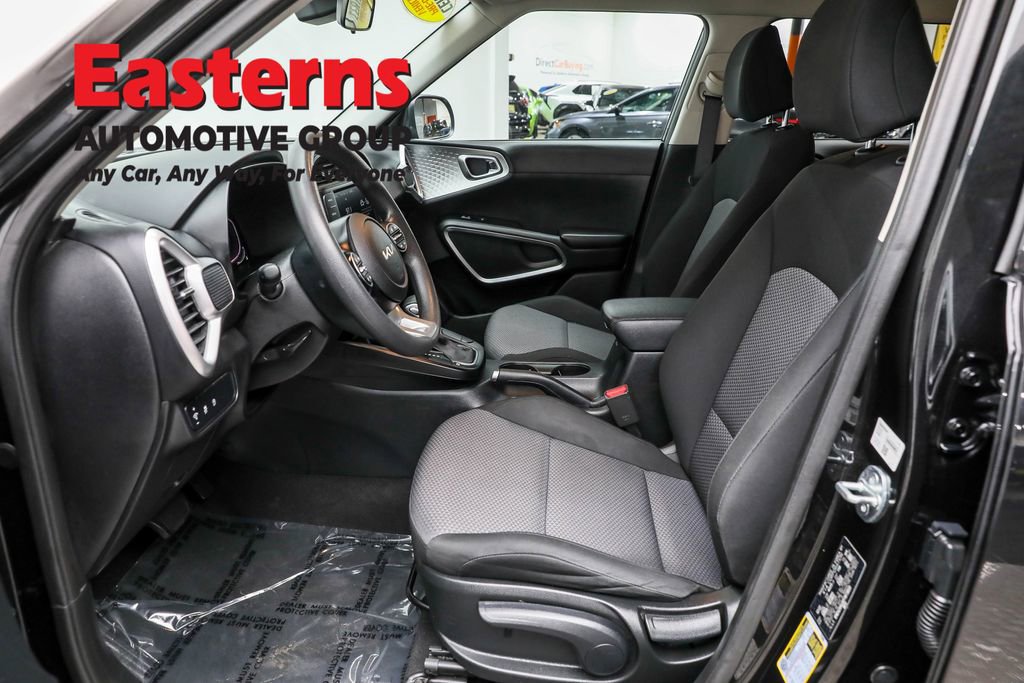 Used 2023 Kia Soul LX image 24