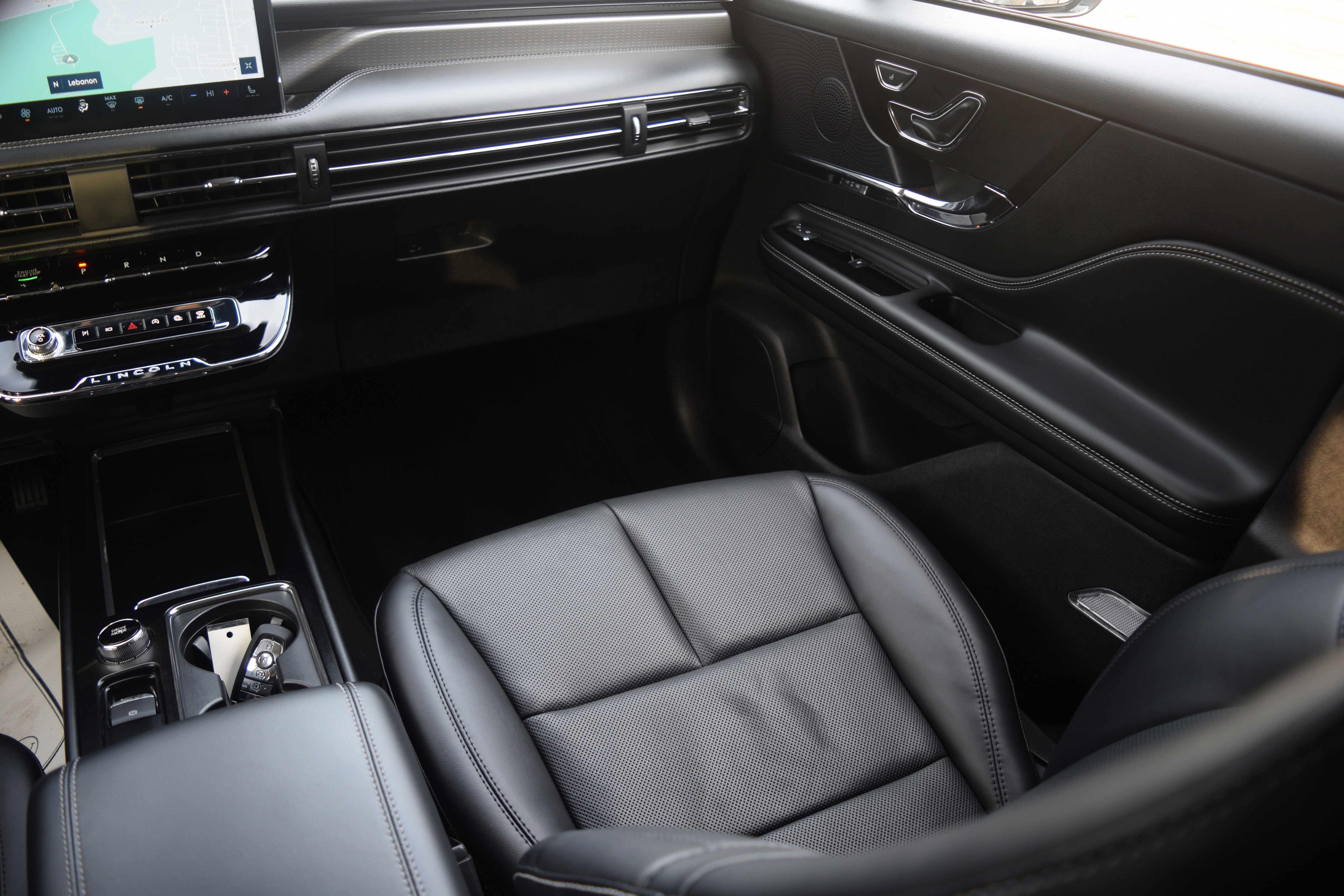 Used 2023 Lincoln Corsair Reserve w/ Jet Appearance Package image 13