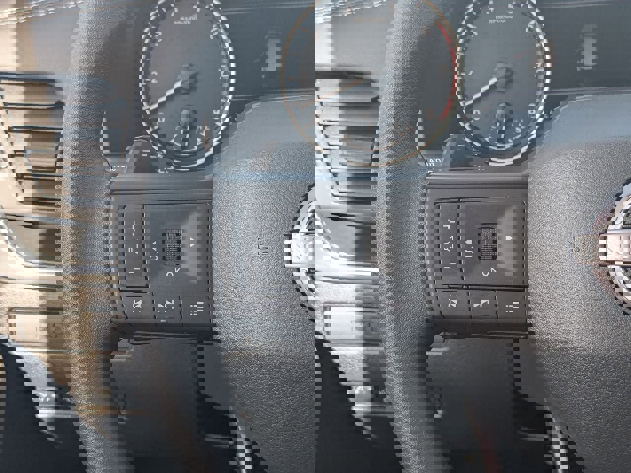 New 2026 Nissan Rogue S image 24