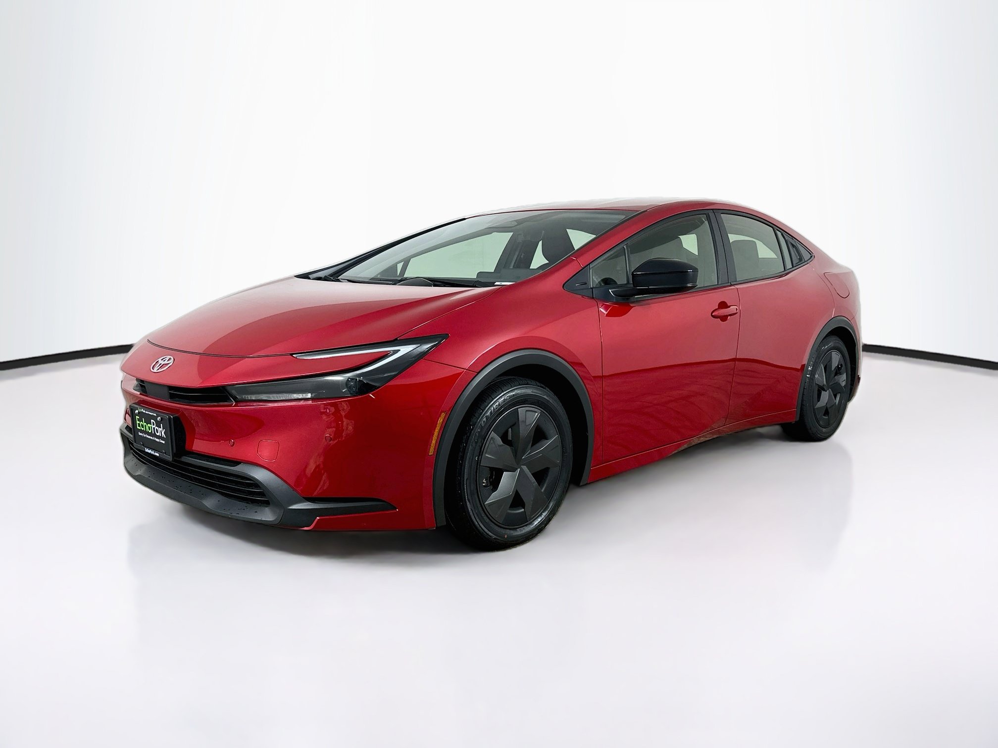 Used 2025 Toyota Prius LE FWD image 3