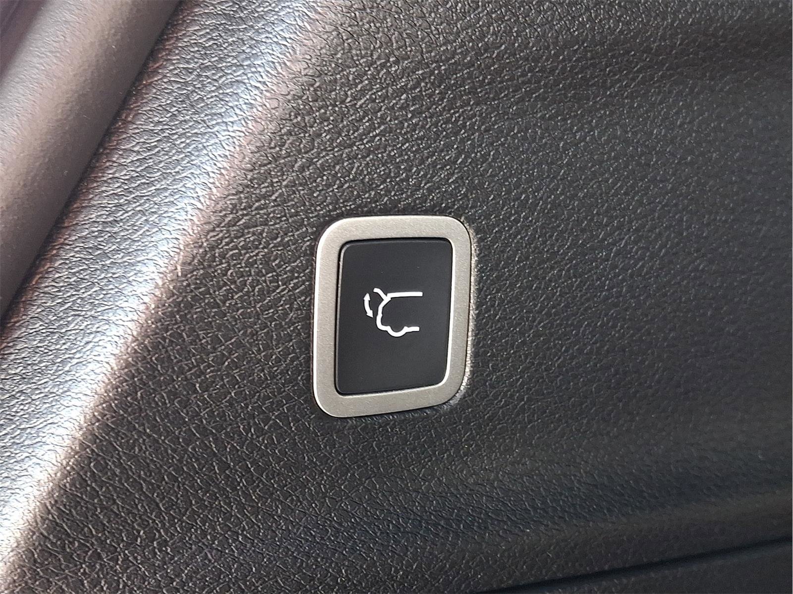 Used 2026 Chrysler Pacifica Pinnacle w/ Trailer Tow Group FWD image 57