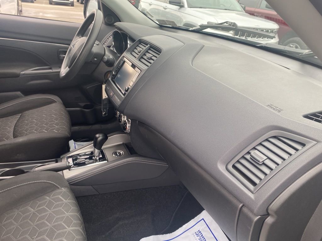 Used 2025 Mitsubishi Outlander Sport ES image 8