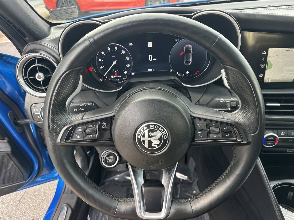 Used 2025 Alfa Romeo Giulia AWD image 24
