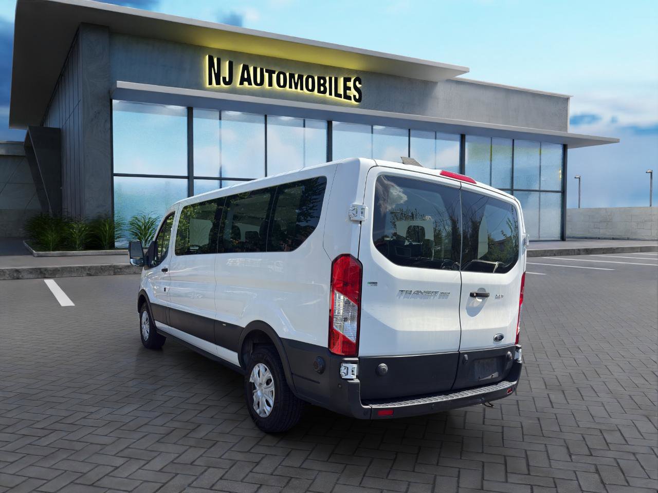 Used 2020 Ford Transit 350 XLT RWD image 5