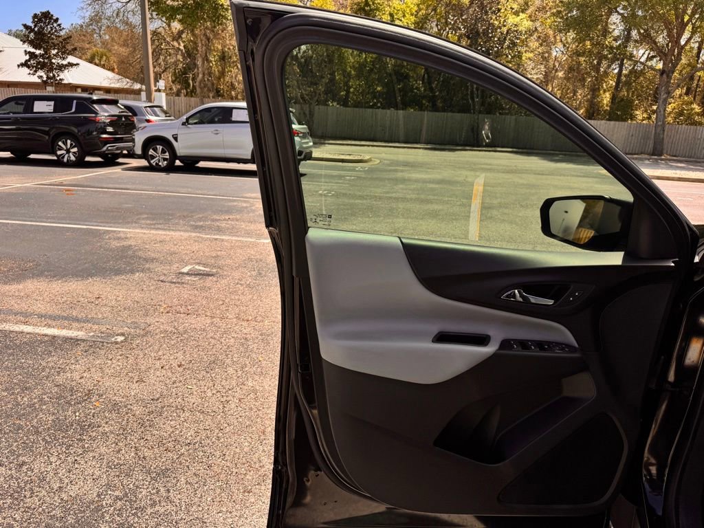 Used 2021 Chevrolet Equinox LS image 31