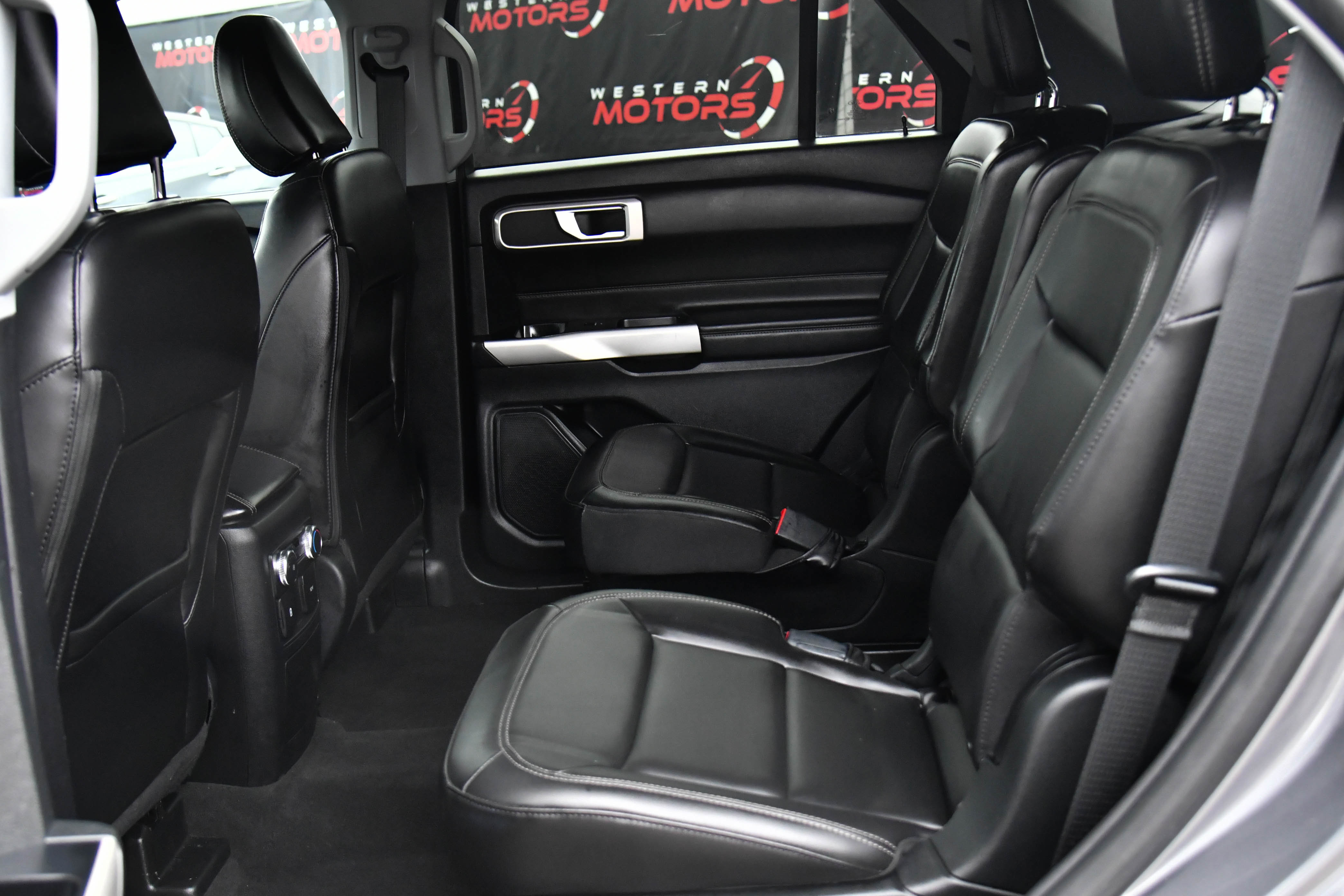 Used 2022 Ford Explorer XLT w/ Equipment Group 202A image 34