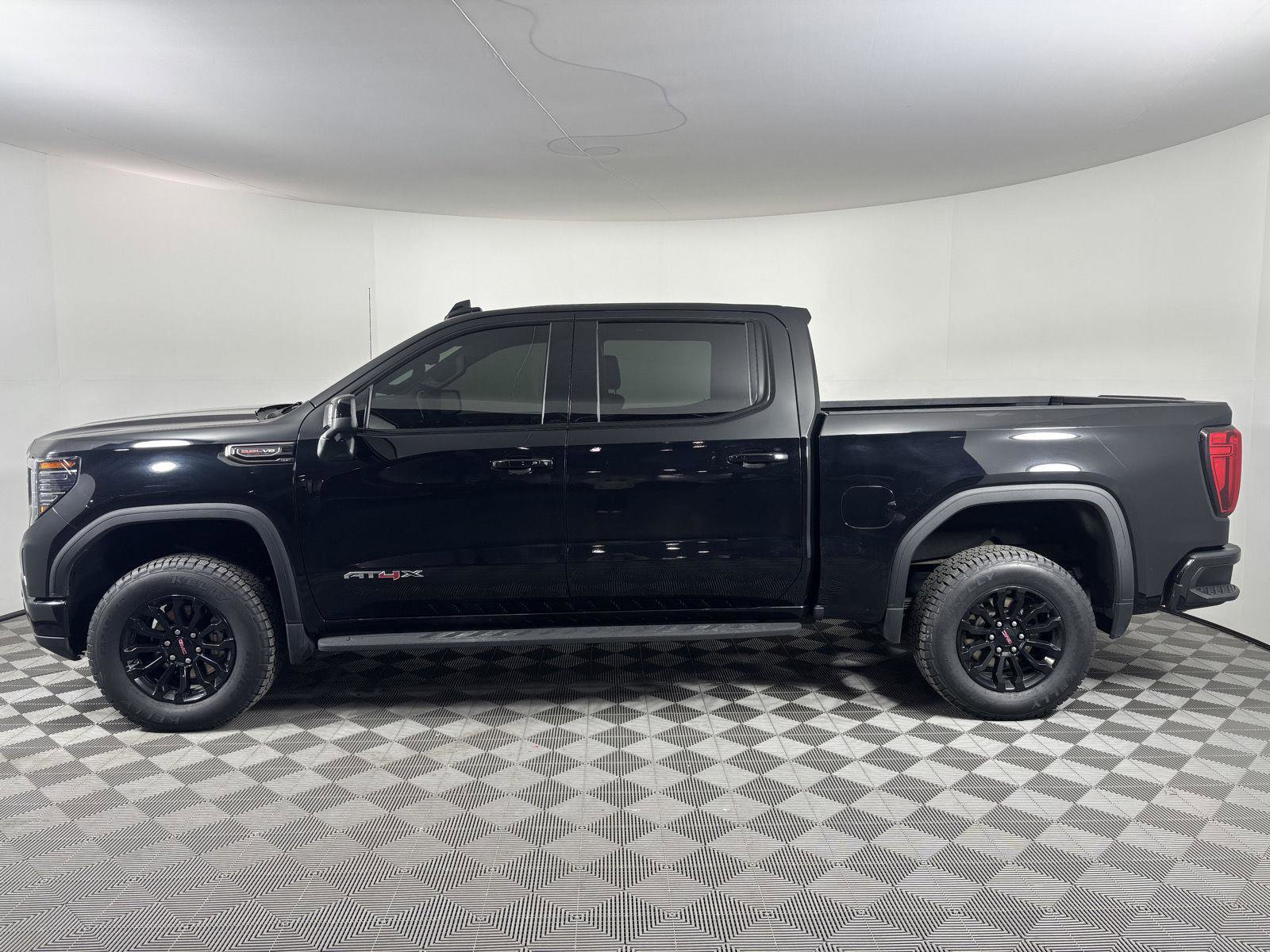 Used 2022 GMC Sierra 1500 AT4X image 2