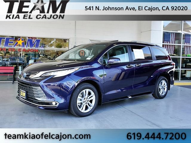 Used 2024 Toyota Sienna Limited image 5